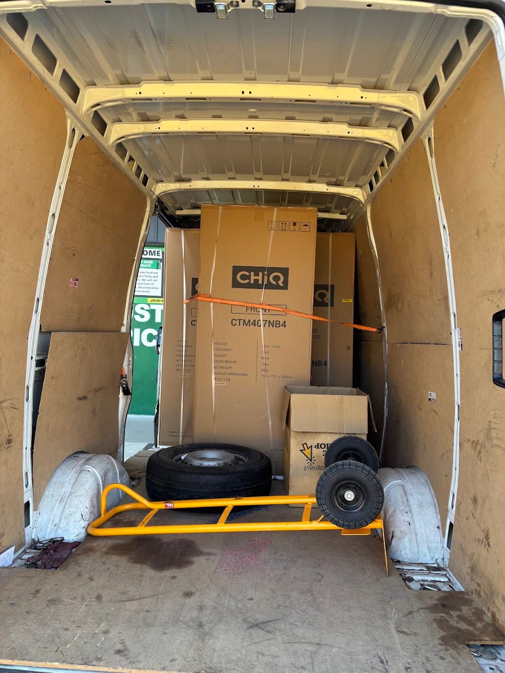 Man with a Van Brisbane | Removalist & Furniture Delivery – ManuVan