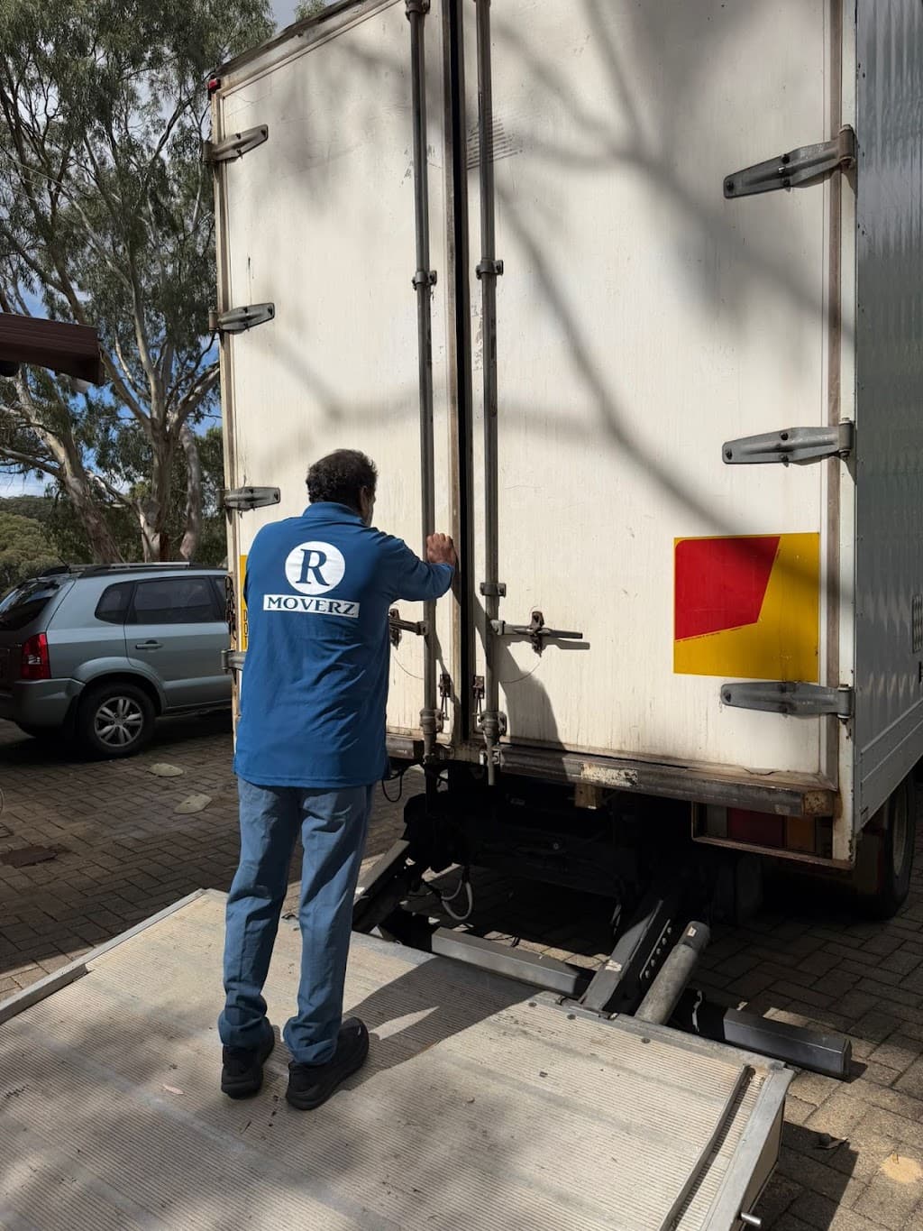 Rmoverz – Adelaide Furniture Removalists & Movers